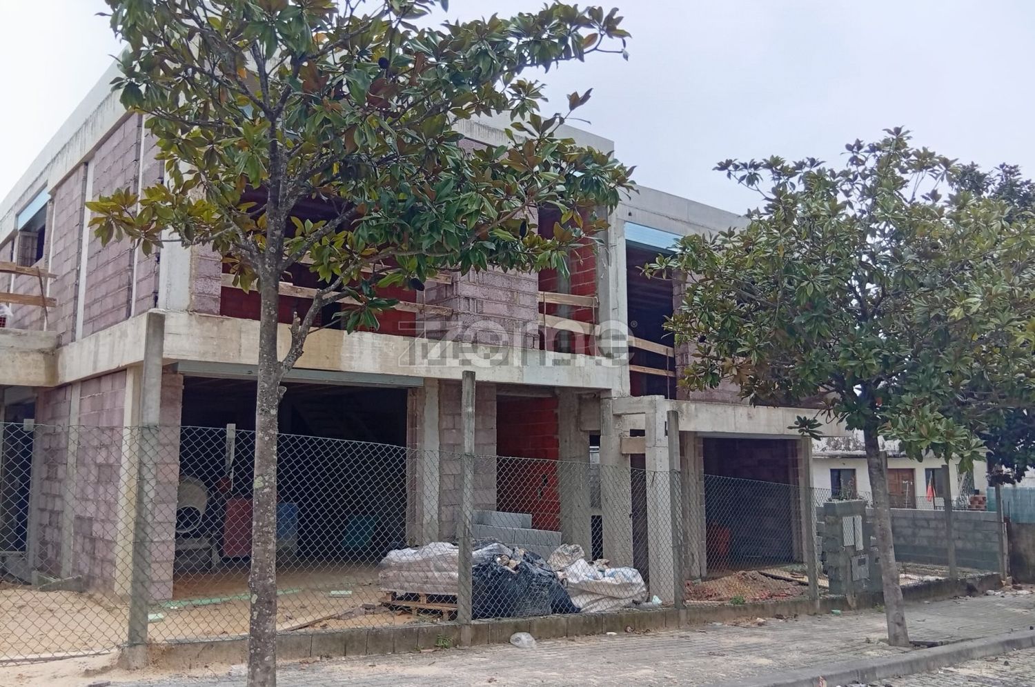 双拼别墅出售在Cidade de Santa Maria da Feira - 外立面