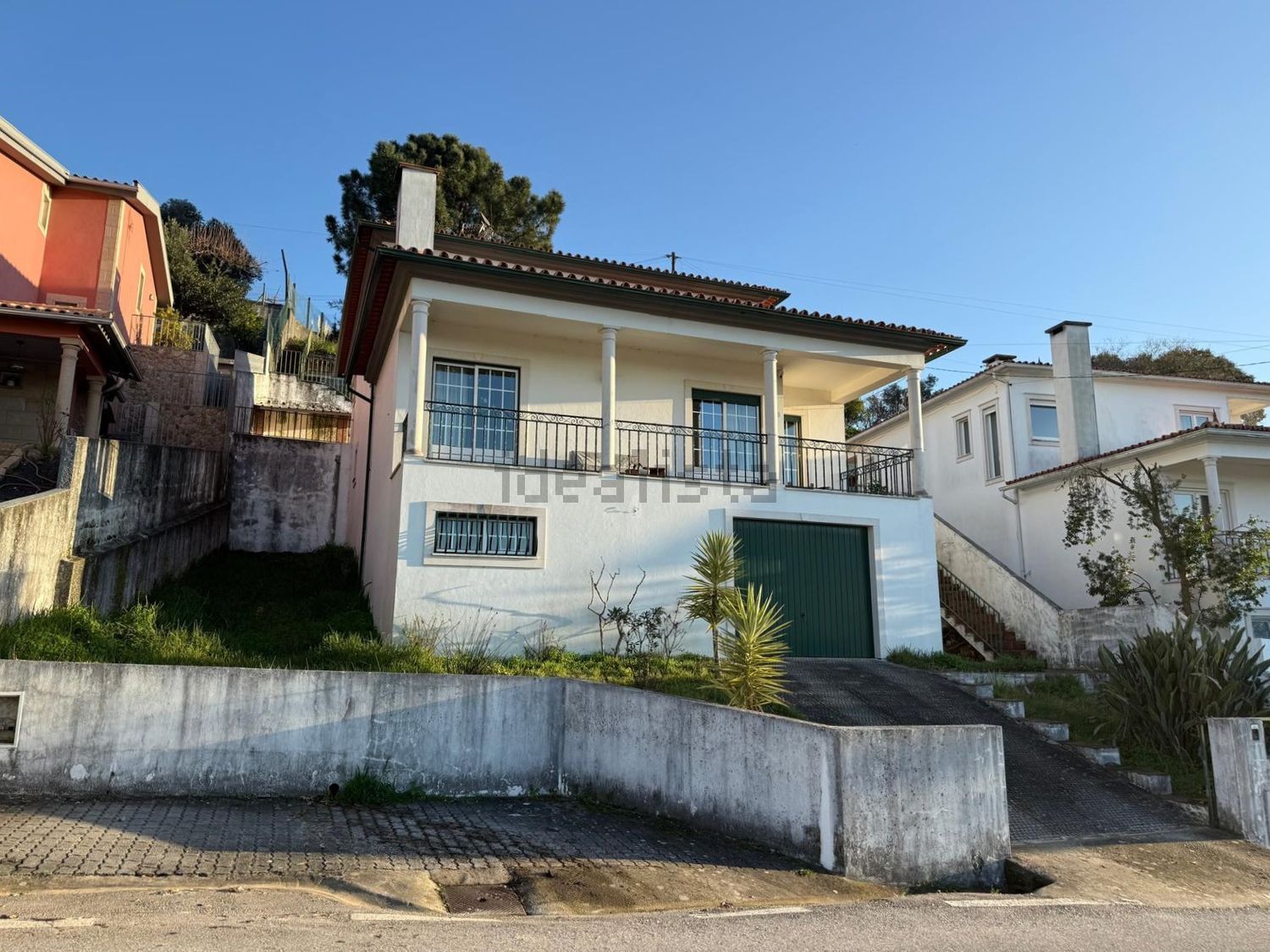 小楼房或独栋别墅出售在Estrada do Calvário - 外立面