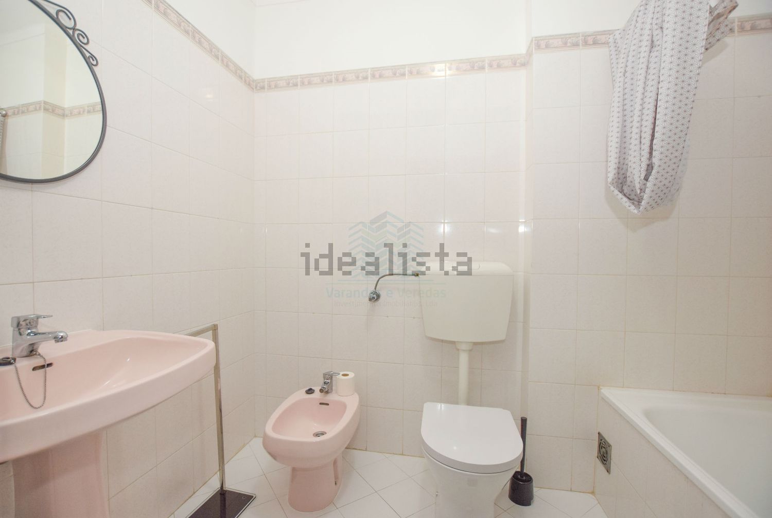 出租公寓 t2在Avenida Municipio Ribeira Grande, 161 - 卫生间