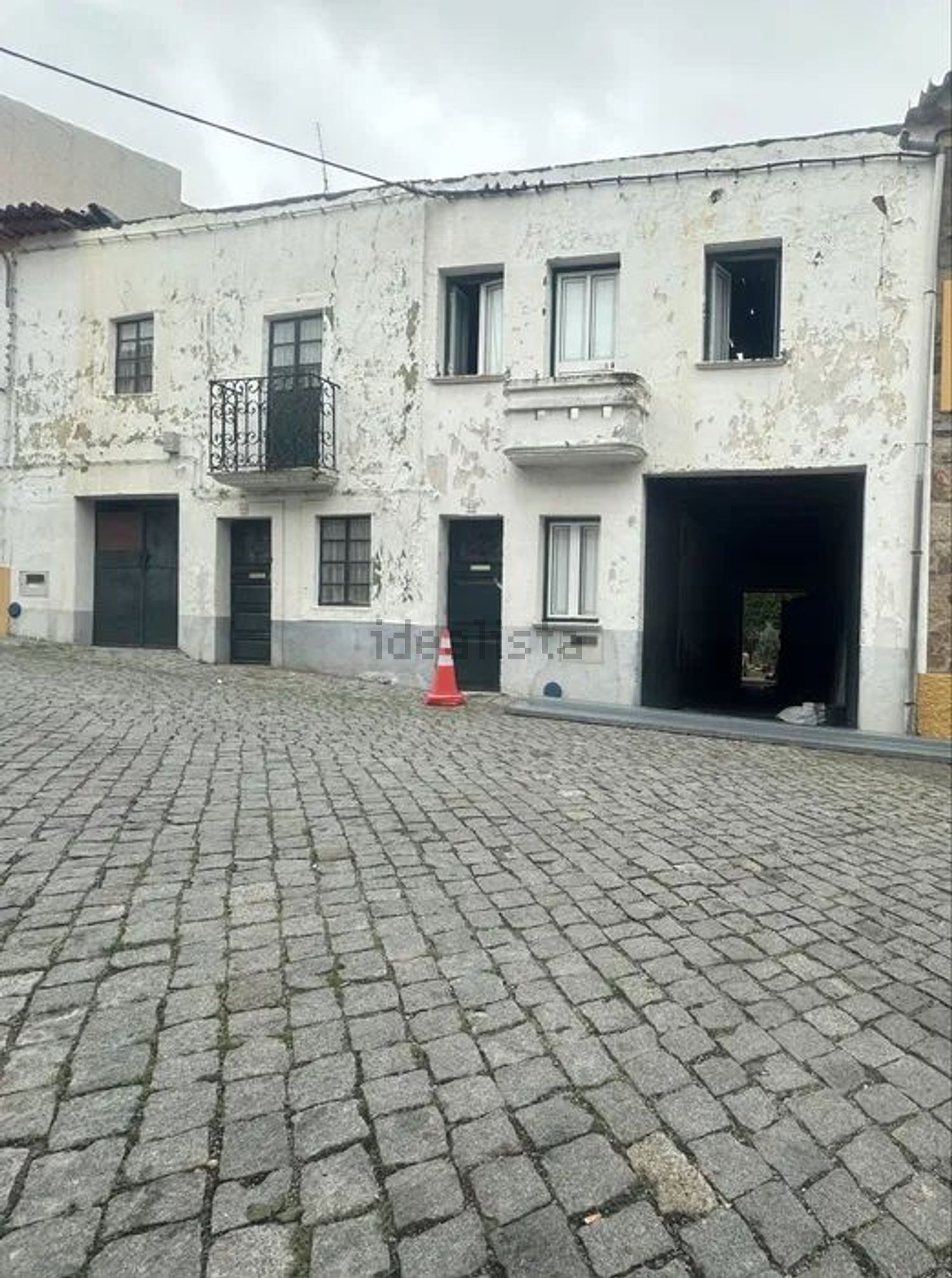 小楼房或独栋别墅出售在Rua do Espírito Santo - 视线