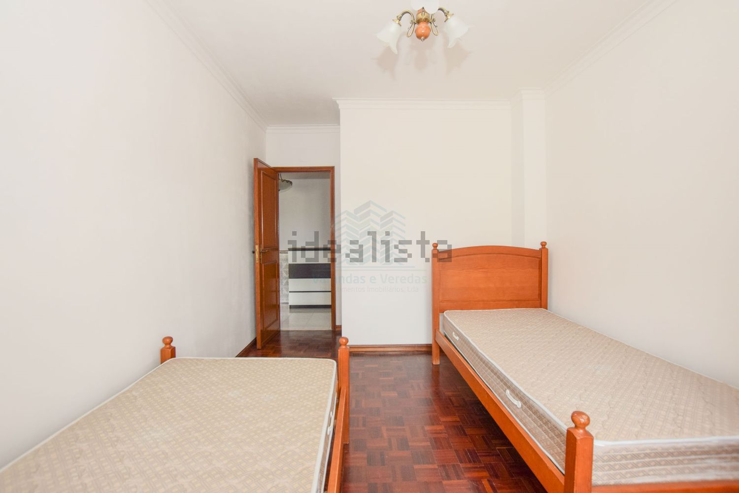 出租公寓 t2在Avenida Municipio Ribeira Grande, 161 - 卧室