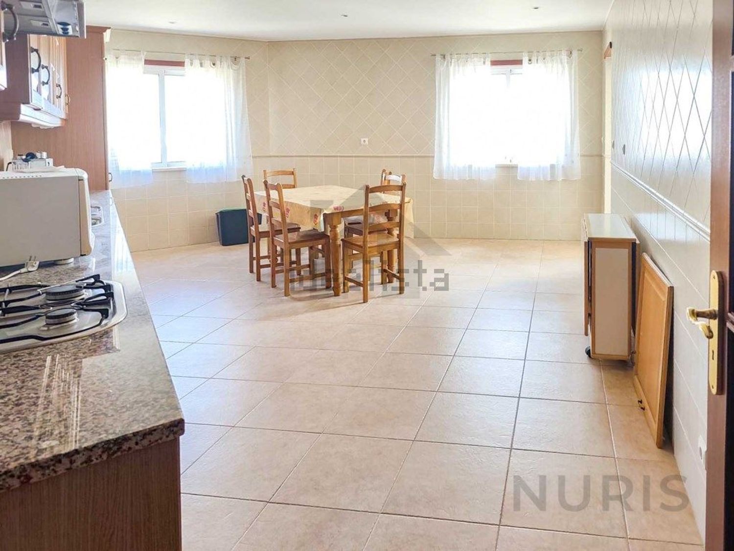 出租公寓 t2在Rua da Vila Rosa, 15 - 客厅