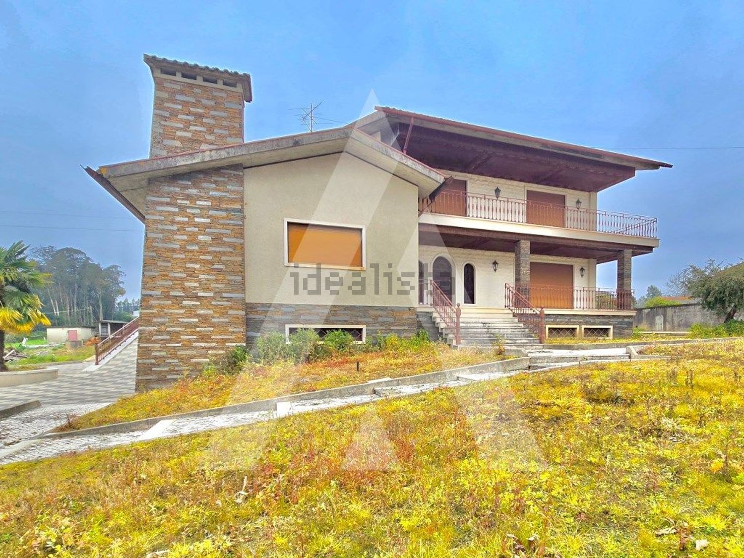 小楼房或独栋别墅出售在Aguada de Cima - 外立面