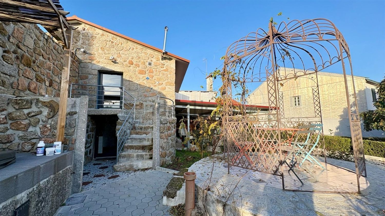 小楼房或独栋别墅出售在Vila Fernando - 外立面