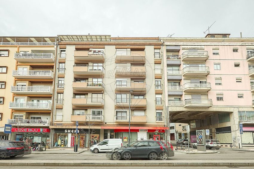 T0（单人公寓）出售在Avenida Doutor Francisco Vale Guimarães, 169 b