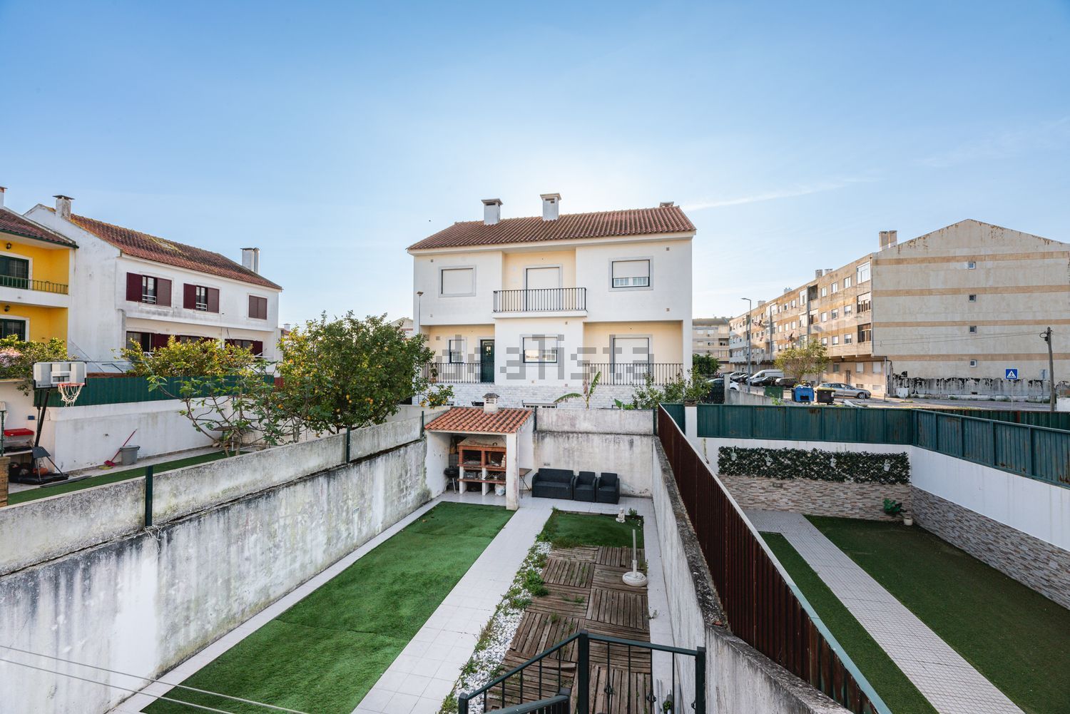 双拼别墅出售在Rua Irene Lisboa - 外立面