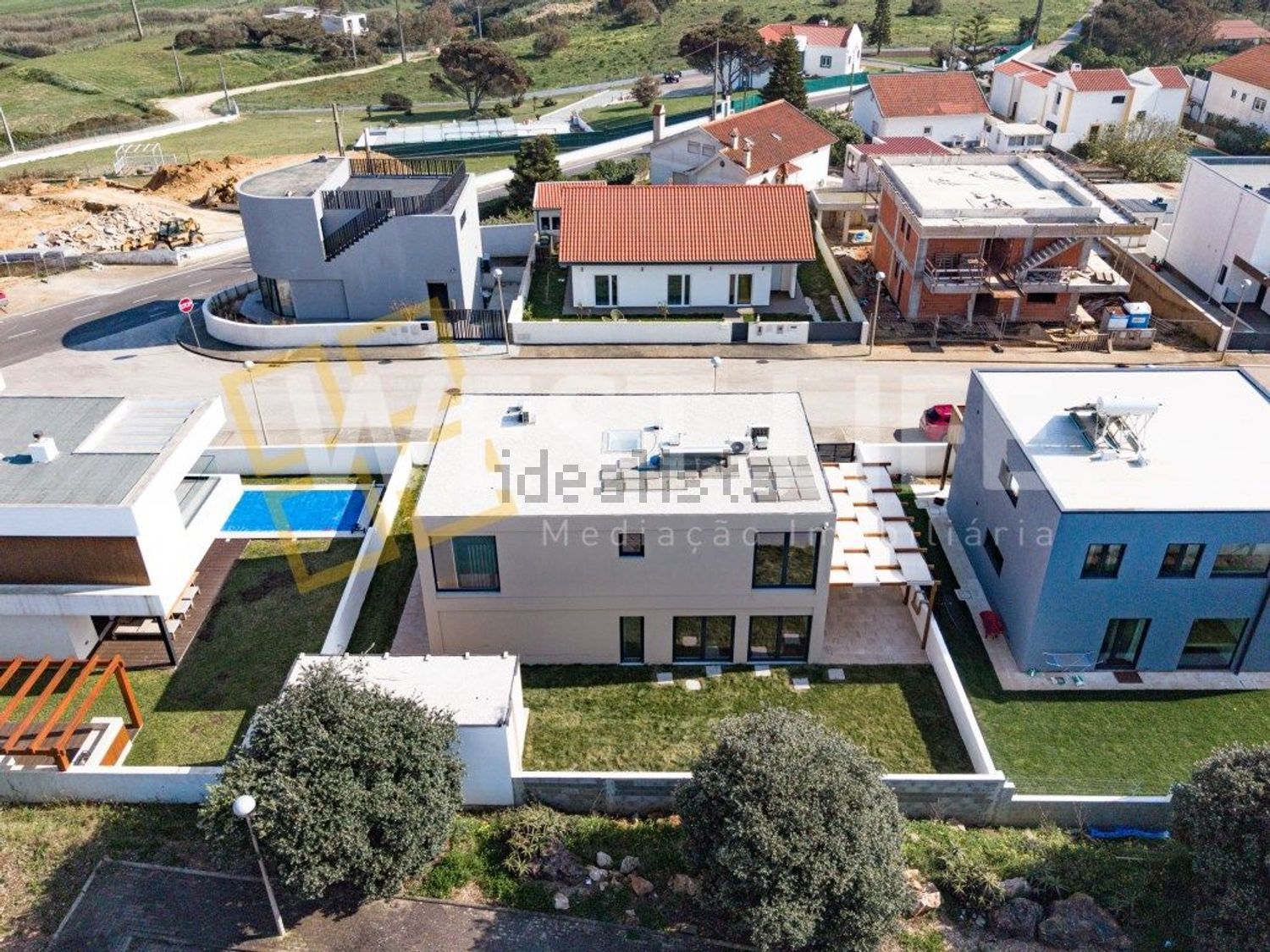 小楼房或独栋别墅出售在Centro da Vila - 照片