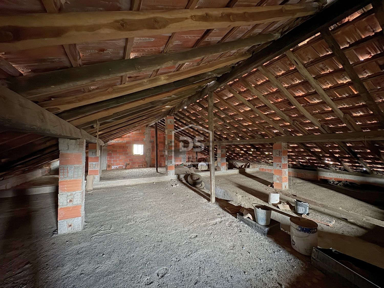 小楼房或独栋别墅出售在Benquerenças - 照片