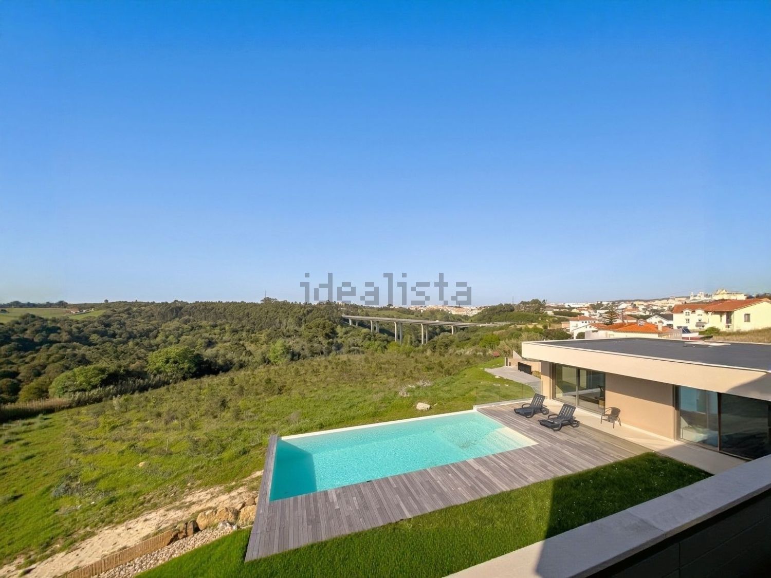 小楼房或独栋别墅出售在Ericeira Sul - 游泳池