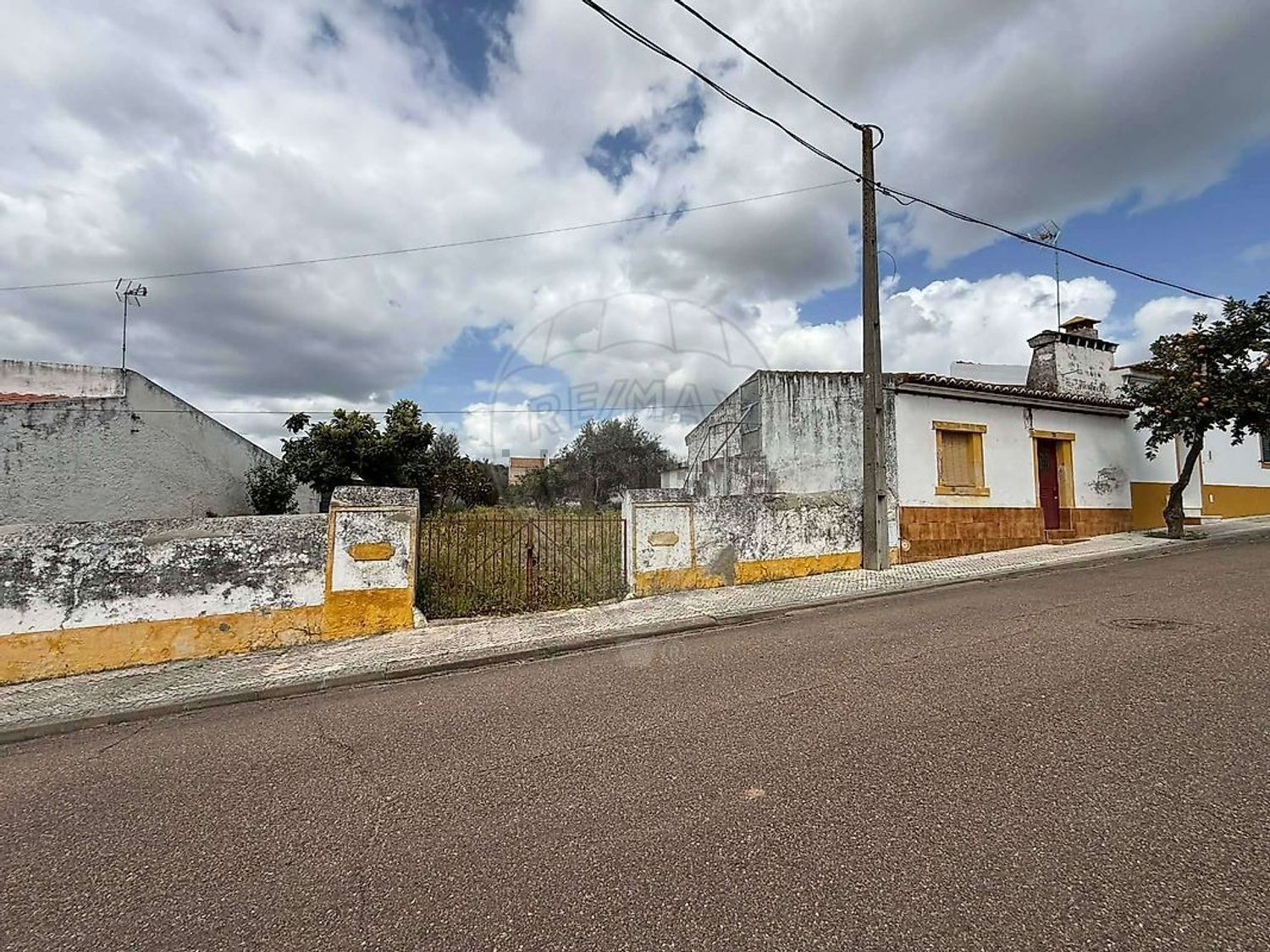小楼房或独栋别墅出售在Rua de Elvas - 外立面