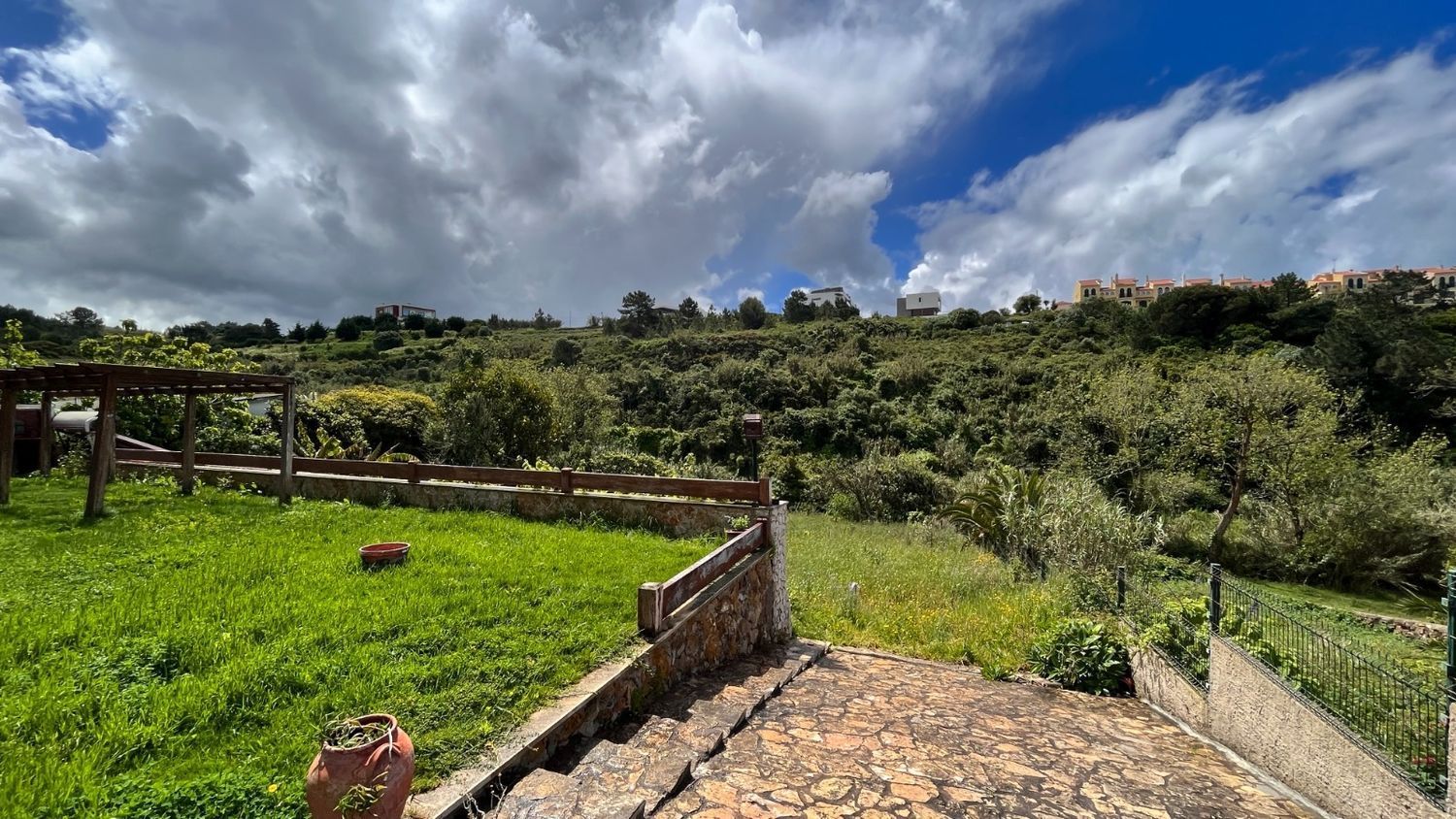出租小楼房或独栋别墅在Rua Ribeira da Baleia, 24 - 花园