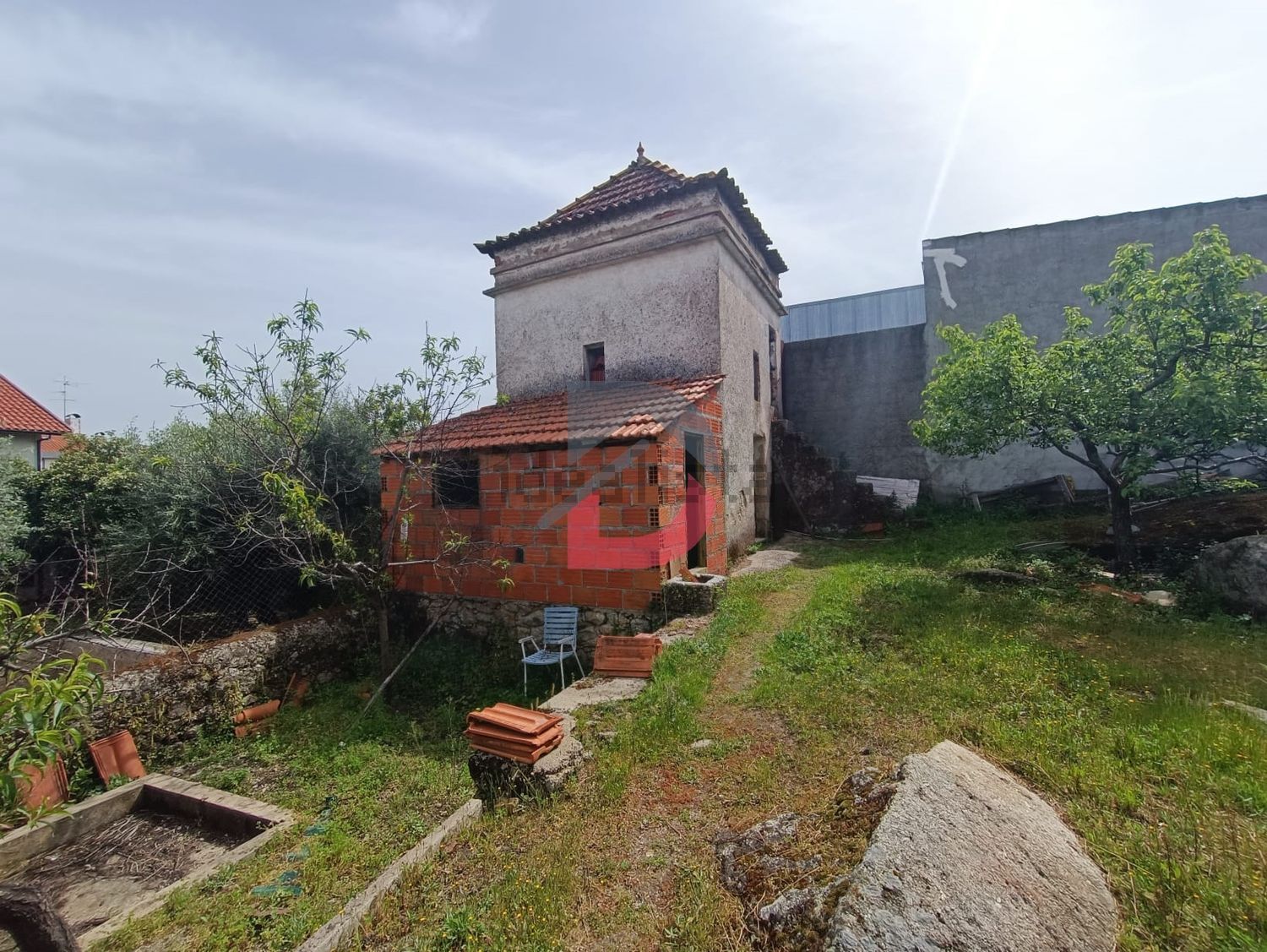 小楼房或独栋别墅出售在Castelo Branco - 花园