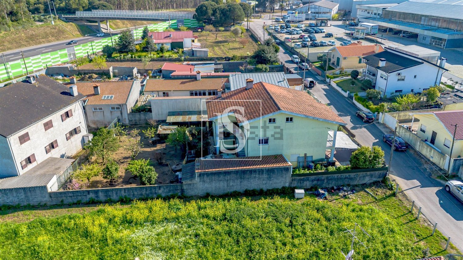 小楼房或独栋别墅出售在Rua Trabalhador, 151 - 阳台