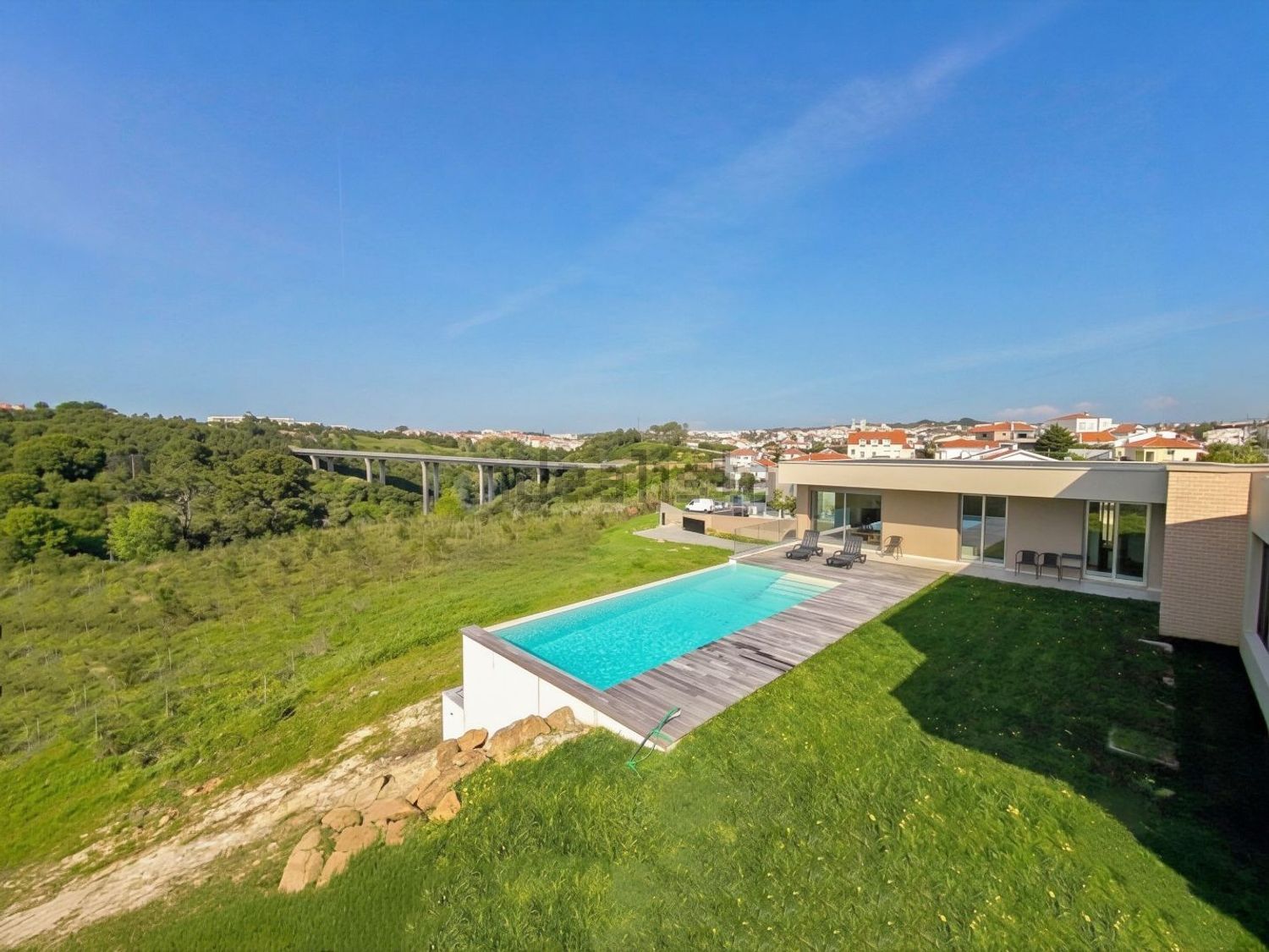 小楼房或独栋别墅出售在Ericeira Sul - 游泳池