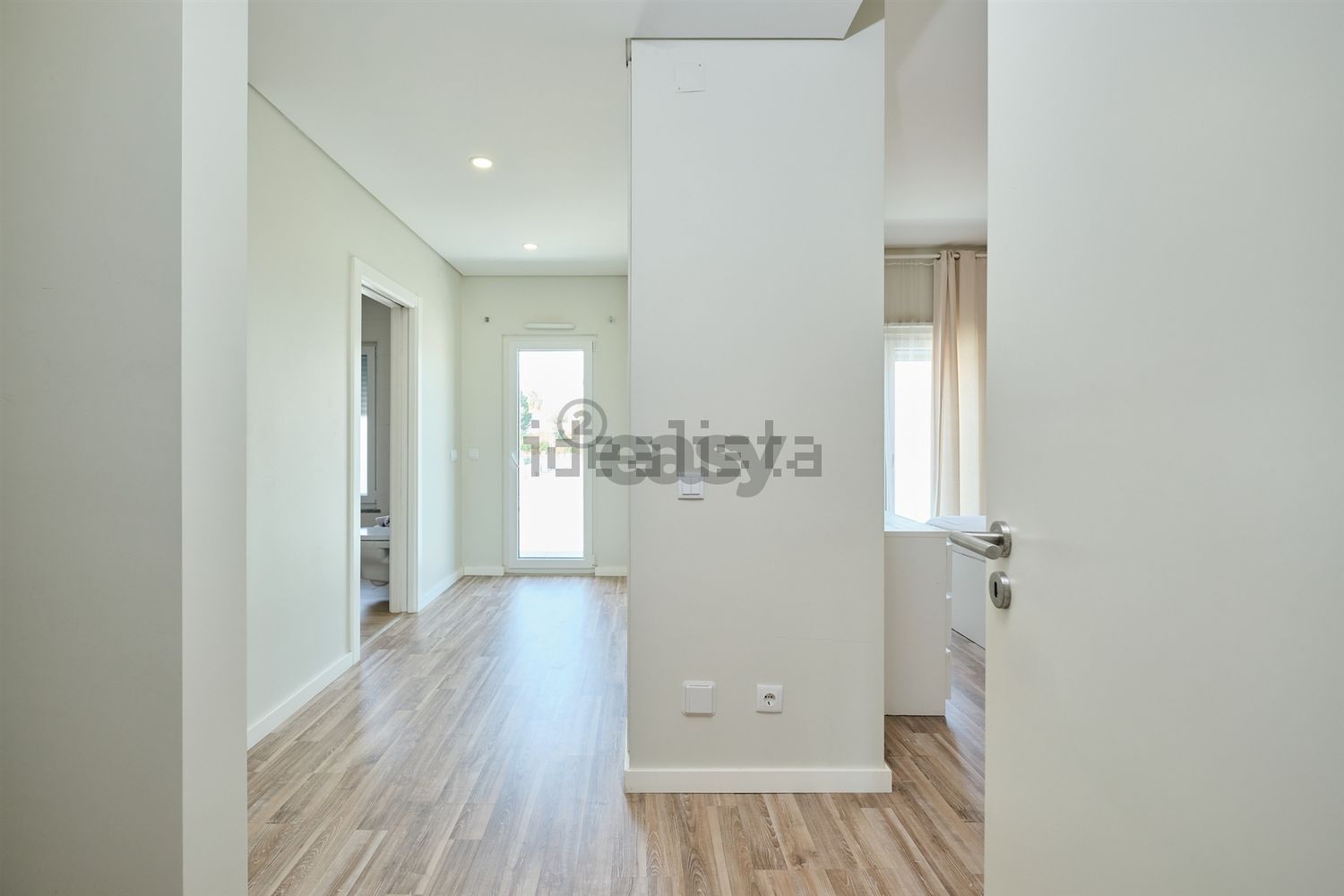 双拼别墅出售在Rua das Giestas, 1 - 过道