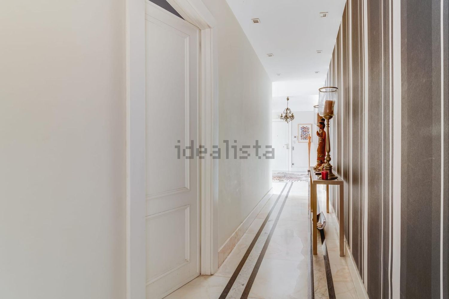 公寓 t4出售在Avenida Fontes Pereira de Melo, 19 - 过道