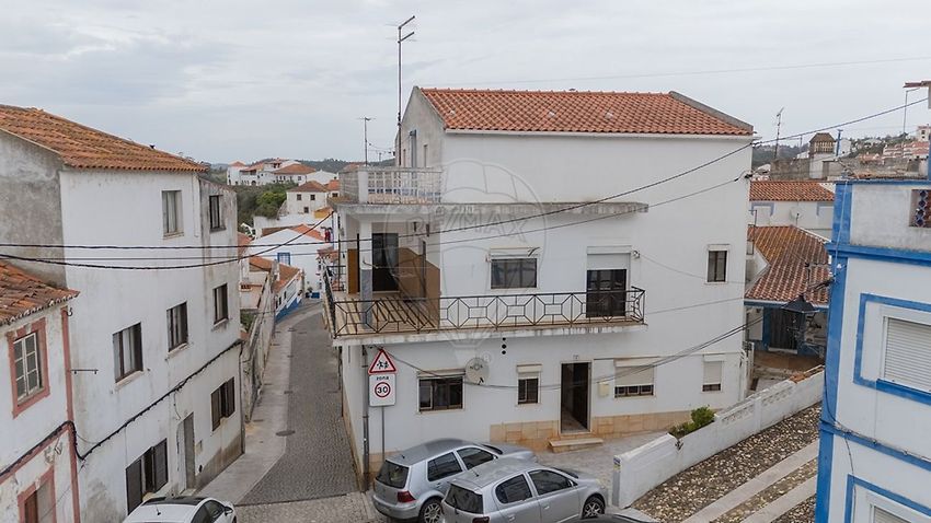 小楼房或独栋别墅出售在São Salvador e Santa Maria
