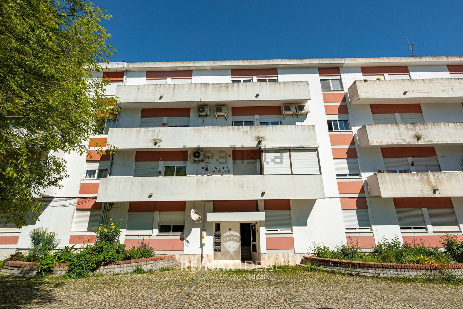 公寓 t3出售在Rua General Humberto Delgado - 视线