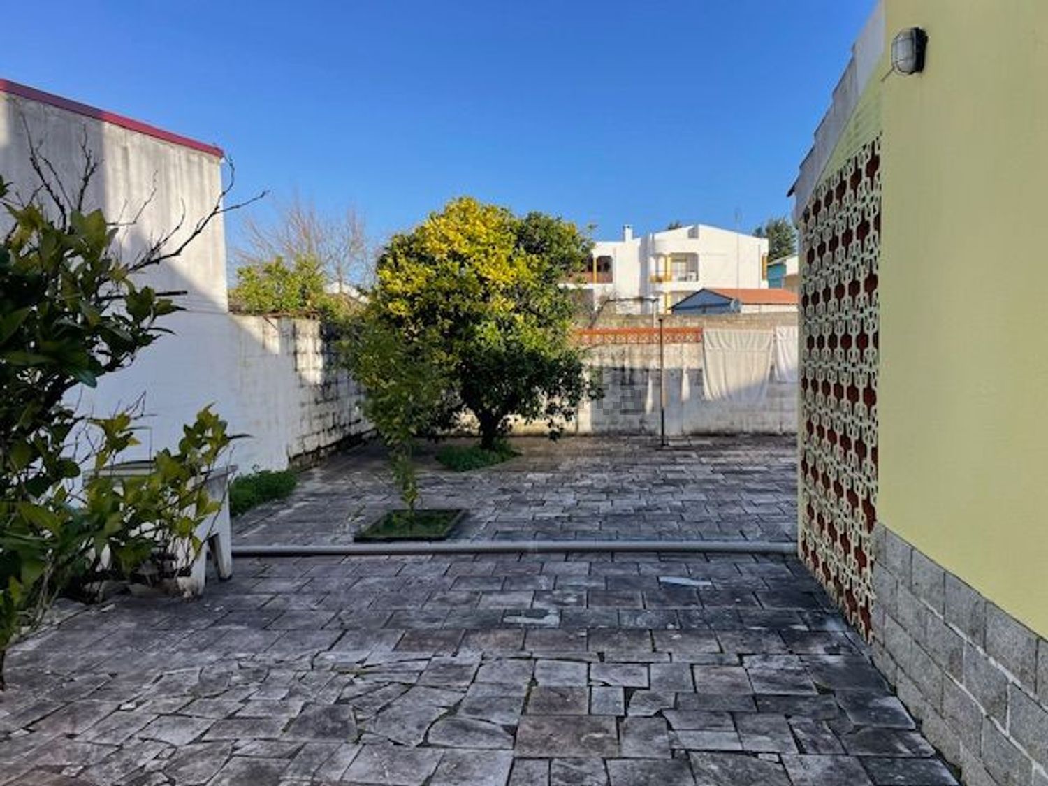 小楼房或独栋别墅出售在Rua da Estação - 详情
