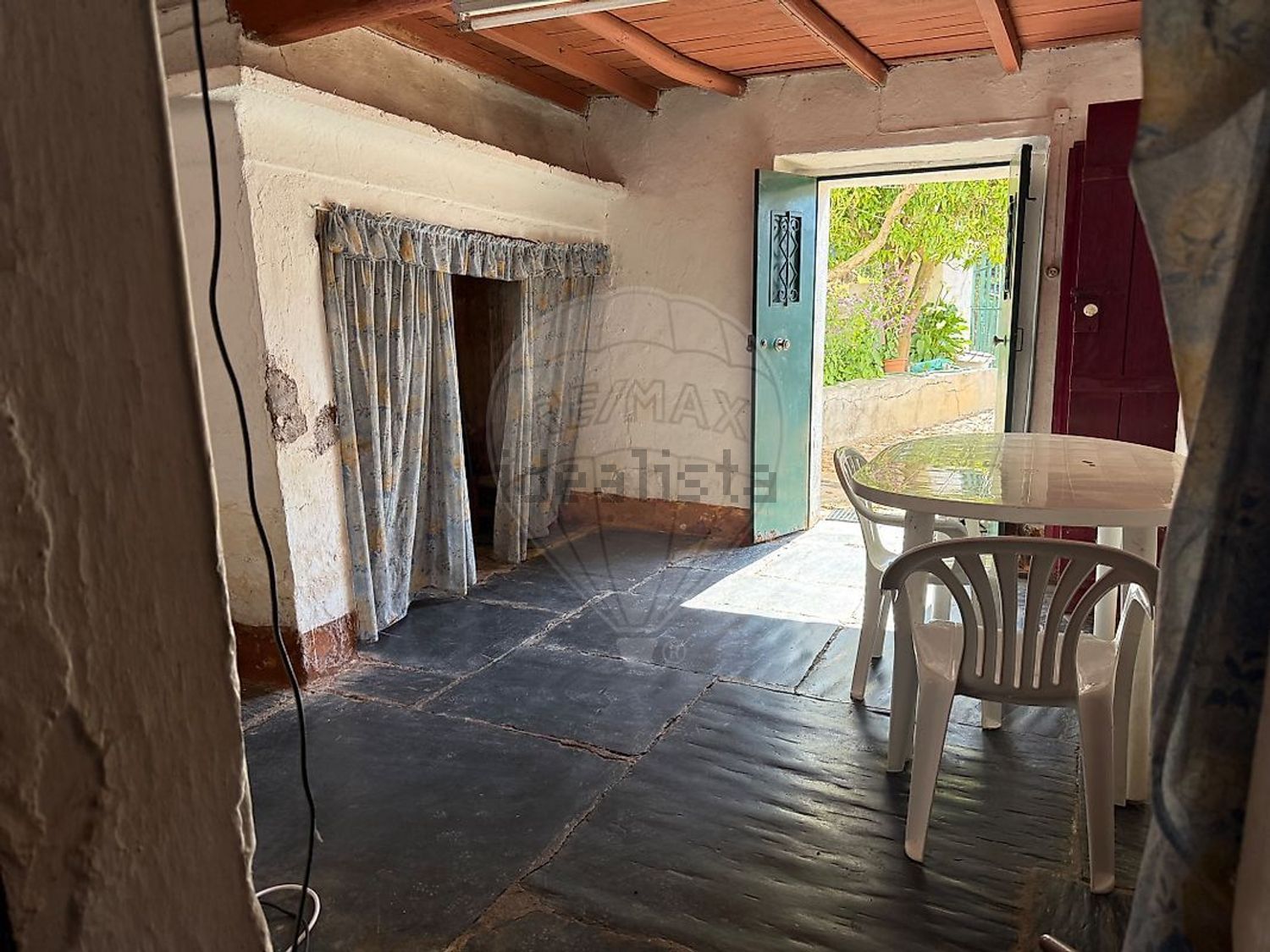 小楼房或独栋别墅出售在Estrada Sem Nome - 阳台