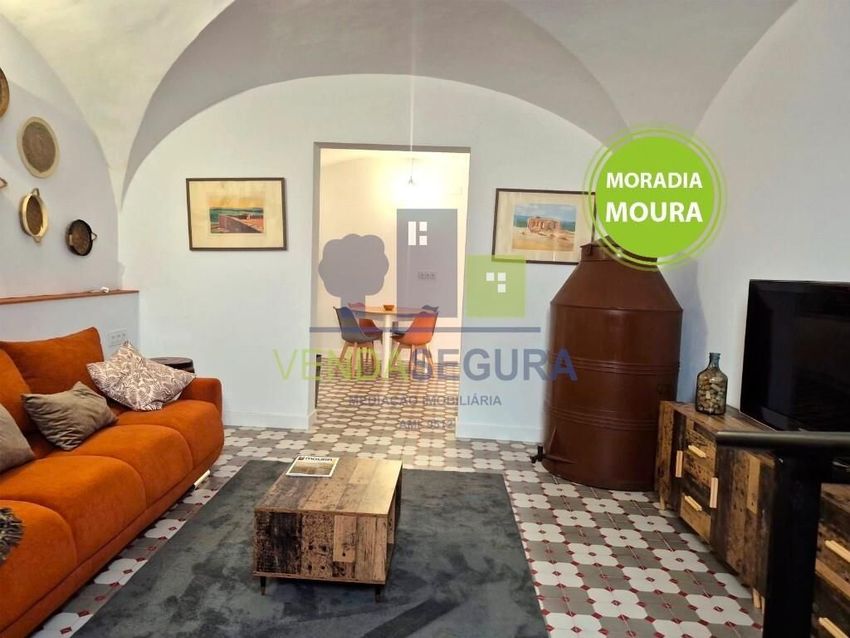 小楼房或别墅出售在Moura e Santo Amador