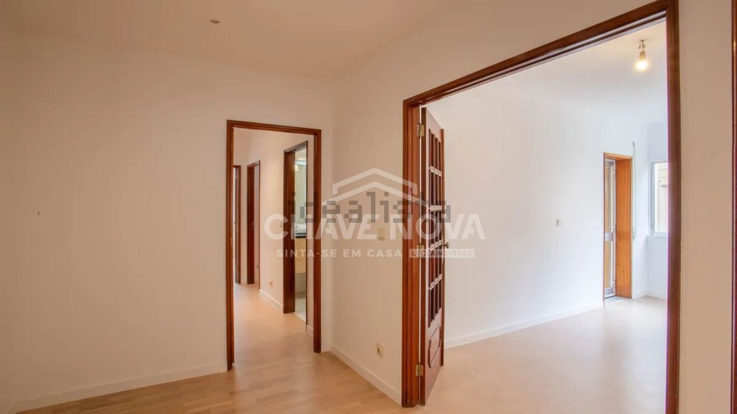 公寓 t3出售在Avenida Manuel Pinto de Azevedo s/n - 过道