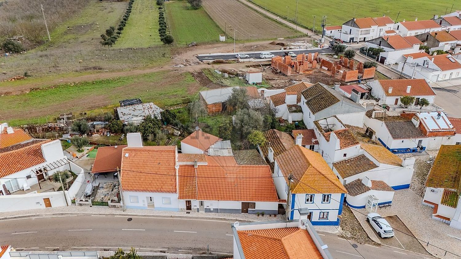小楼房或独栋别墅出售在Santa Maria e Santo André - 游泳池