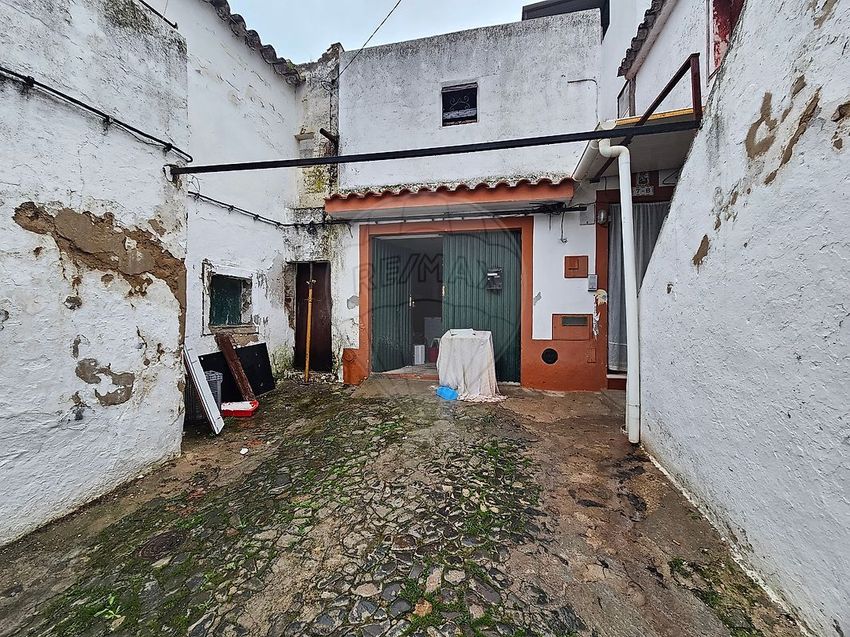 小楼房或独栋别墅出售在Beco do Chafariz