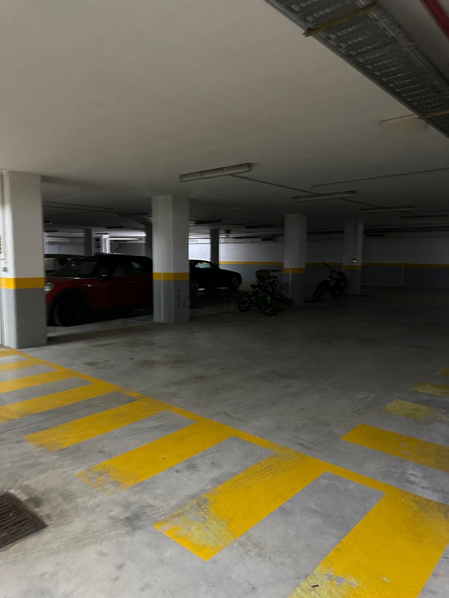 出租公寓 t4在Avenida do Parque, 360 - 停车位