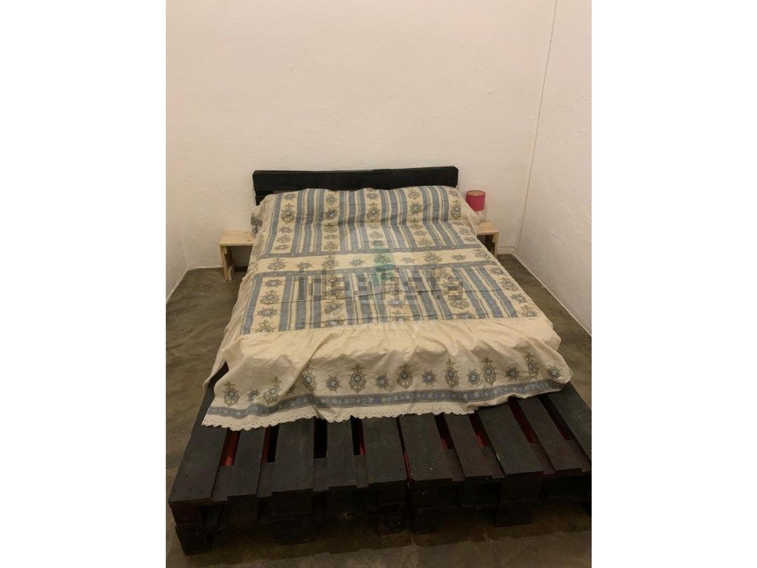 小楼房或独栋别墅出售Em517 - 卧室