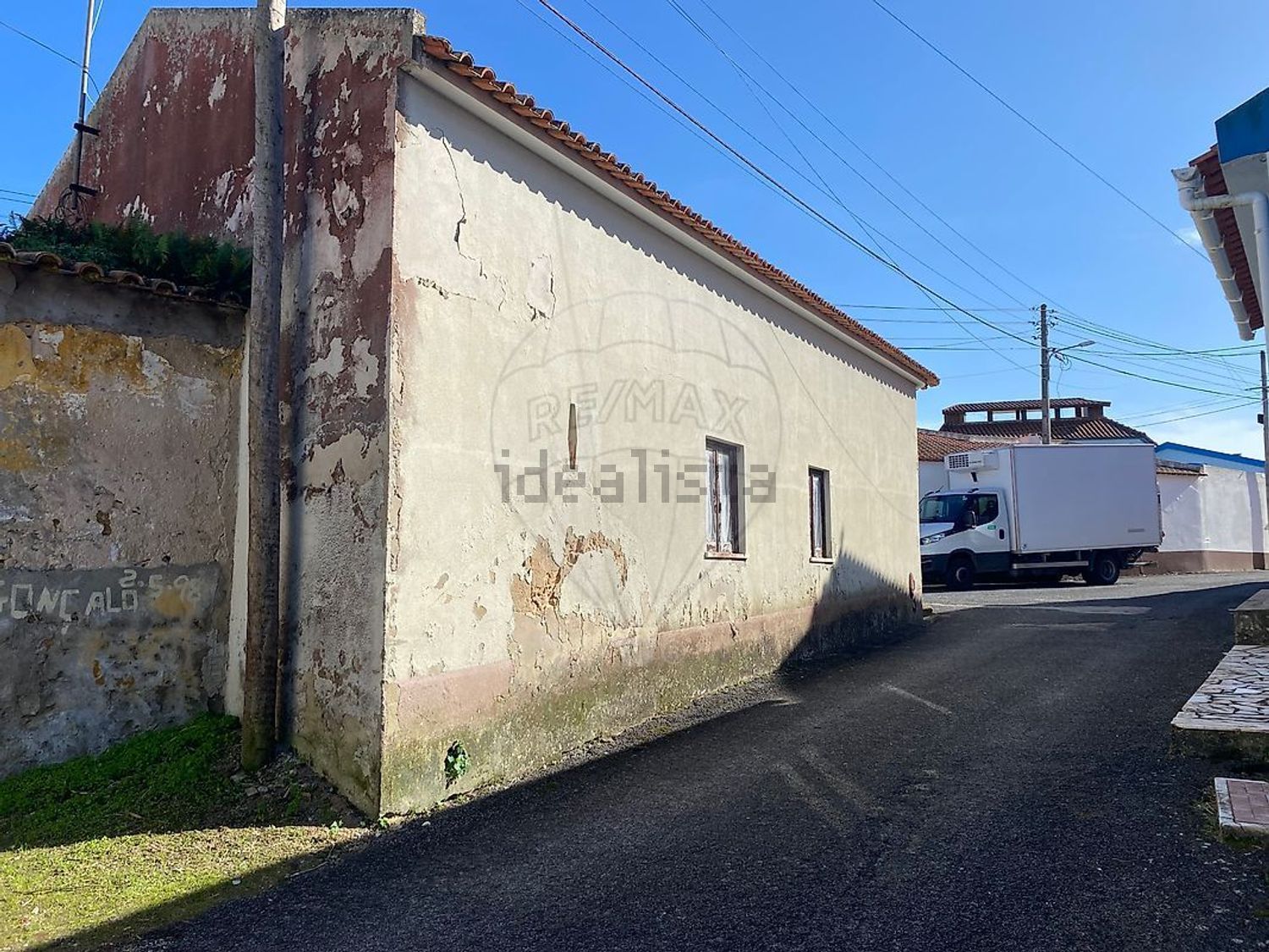 小楼房或独栋别墅出售在Rua Professor António Gomes Barbosa - 外立面