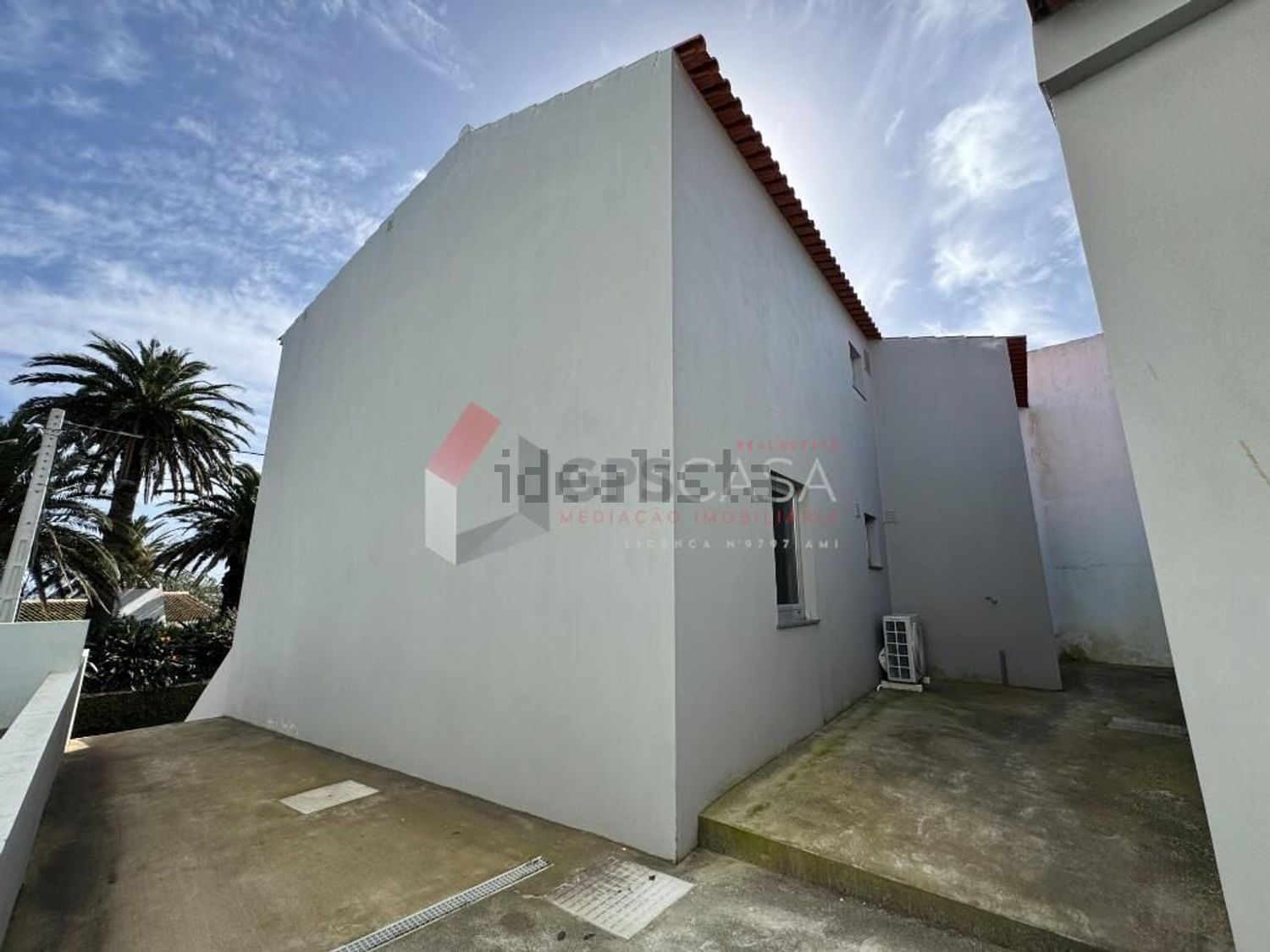 双拼别墅出售在Praia da Vitória (Santa Cruz) - 外立面