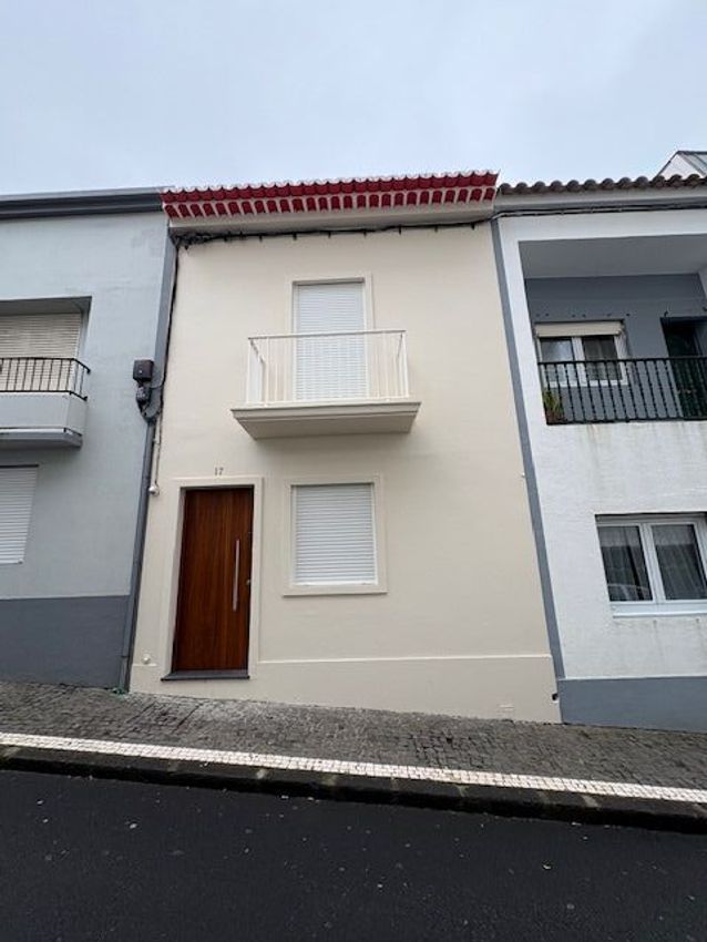 双拼别墅出售在Rua da Fonte, 17