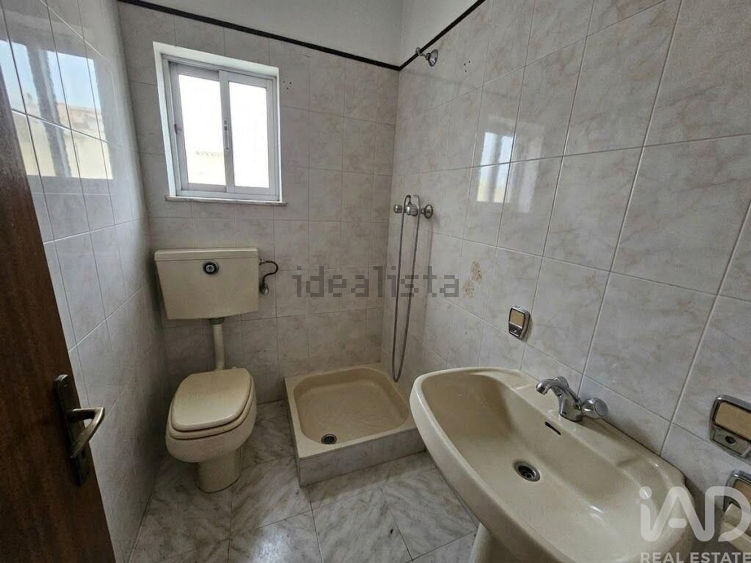 小楼房或独栋别墅出售在Lordelo - 卫生间