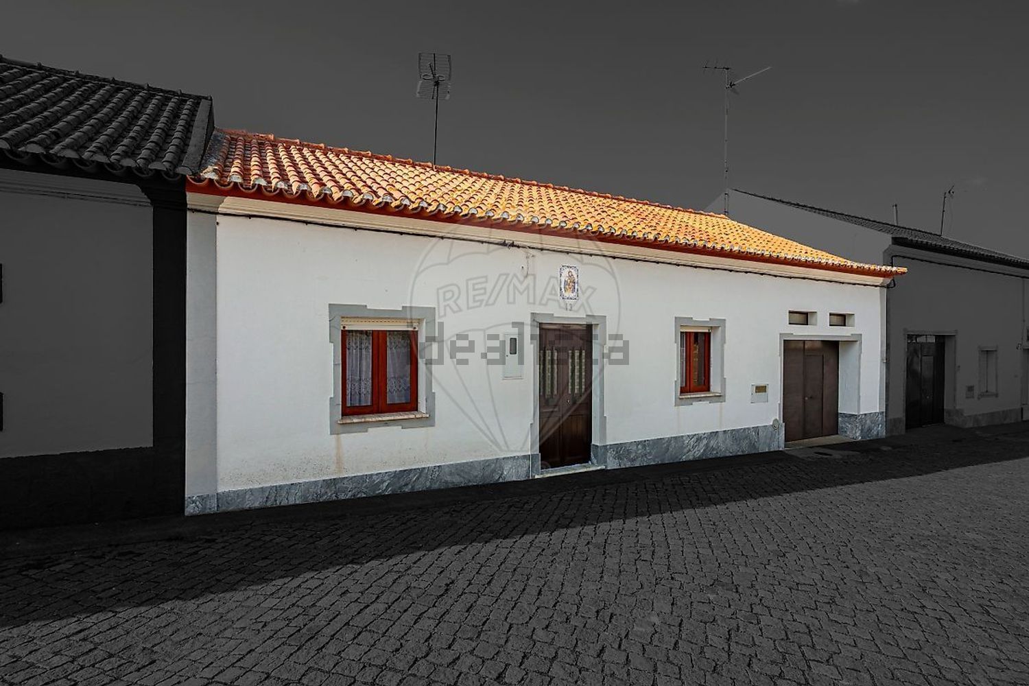 小楼房或独栋别墅出售在Rua da Alegria, 13 - 外立面