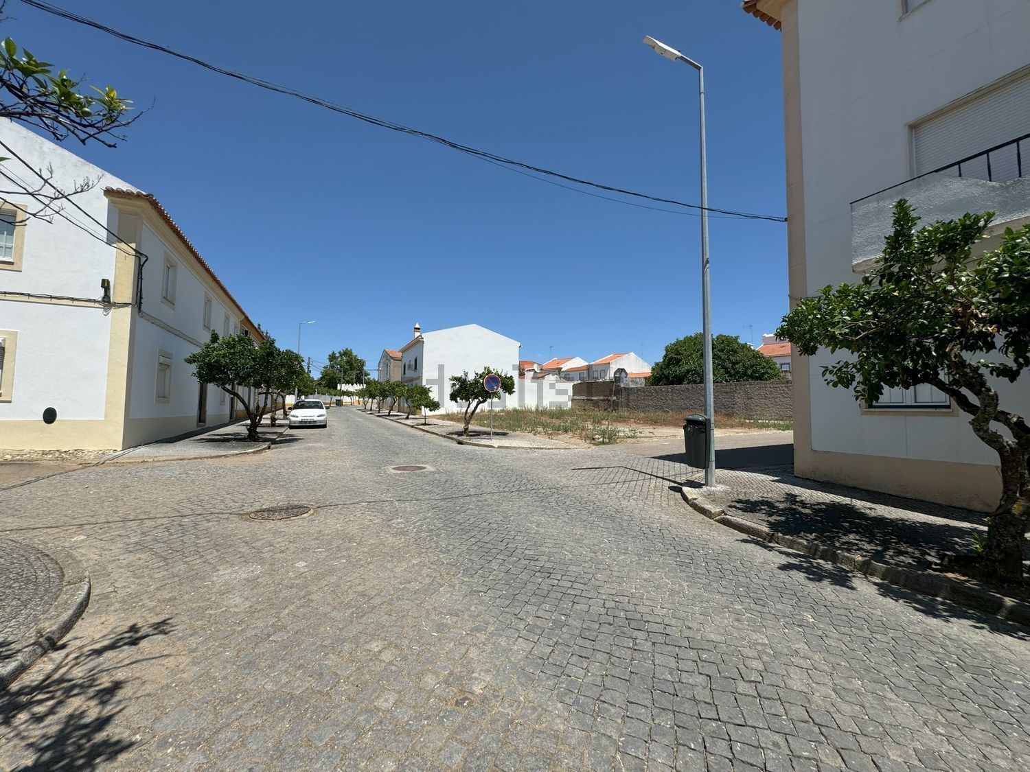 小楼房或独栋别墅出售在Rua General Humberto Delgado - 外立面