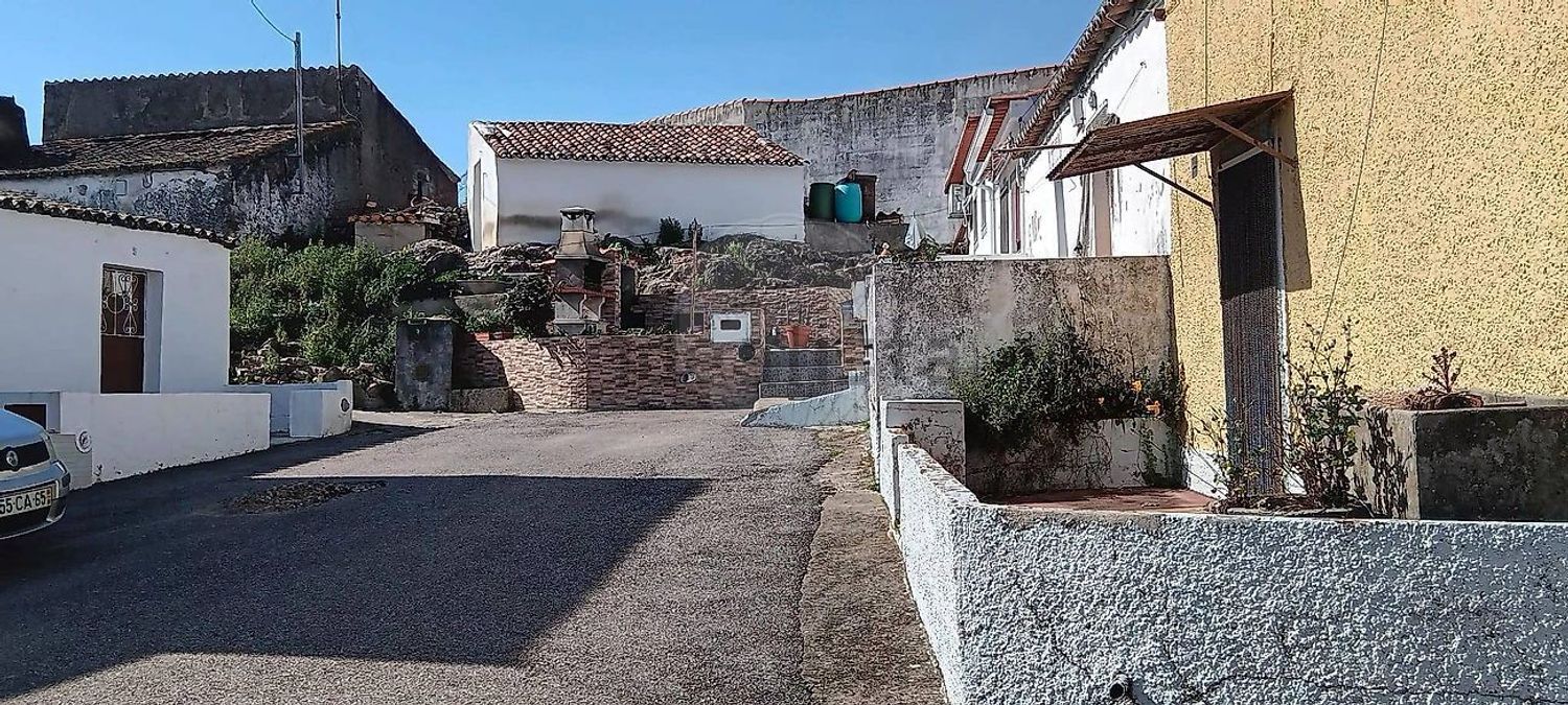 小楼房或独栋别墅出售在Rua da Tapada de Cima - 外立面