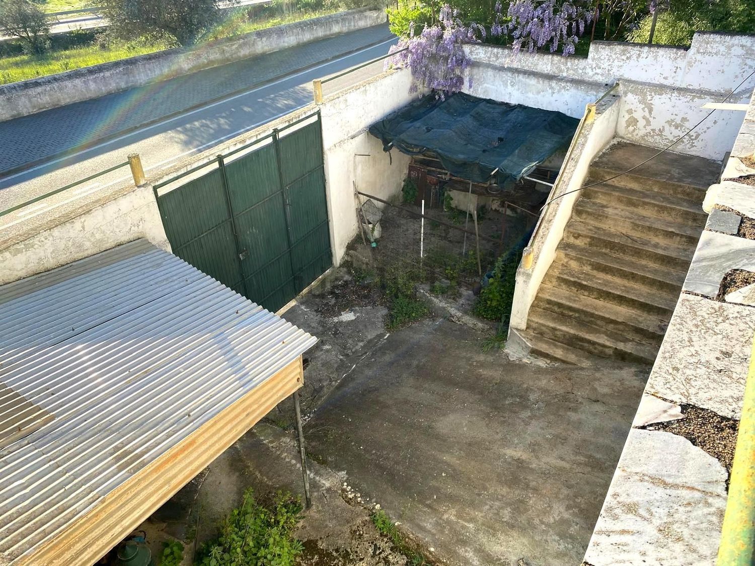 小楼房或独栋别墅出售在Fronteira - 阳台