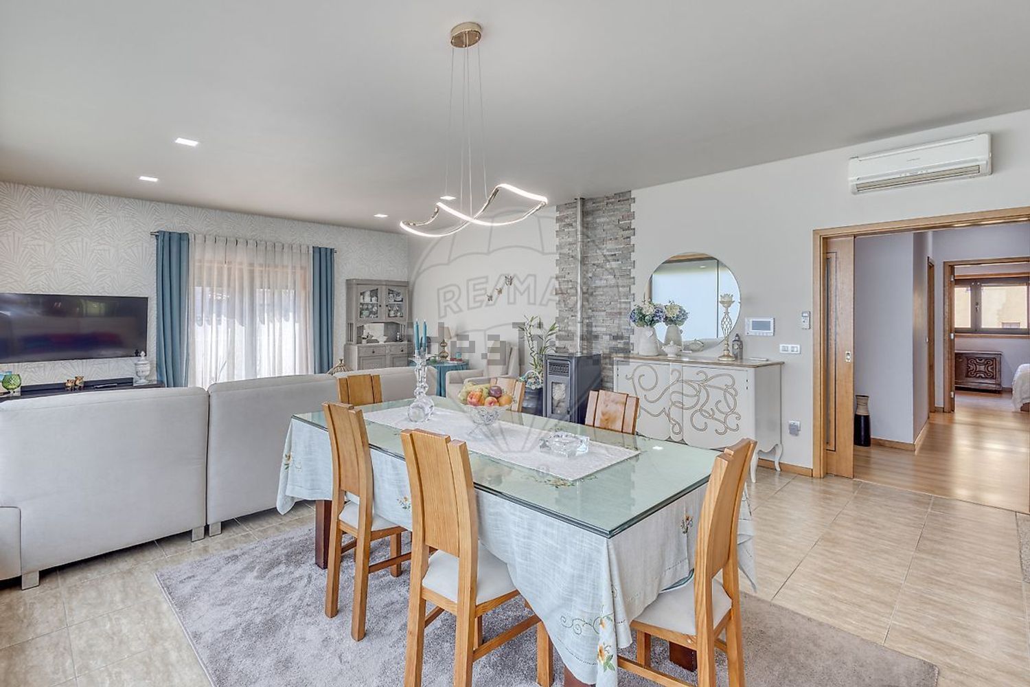 小楼房或独栋别墅出售在Rua Doutor José Vieira da Silva s/n - 客厅