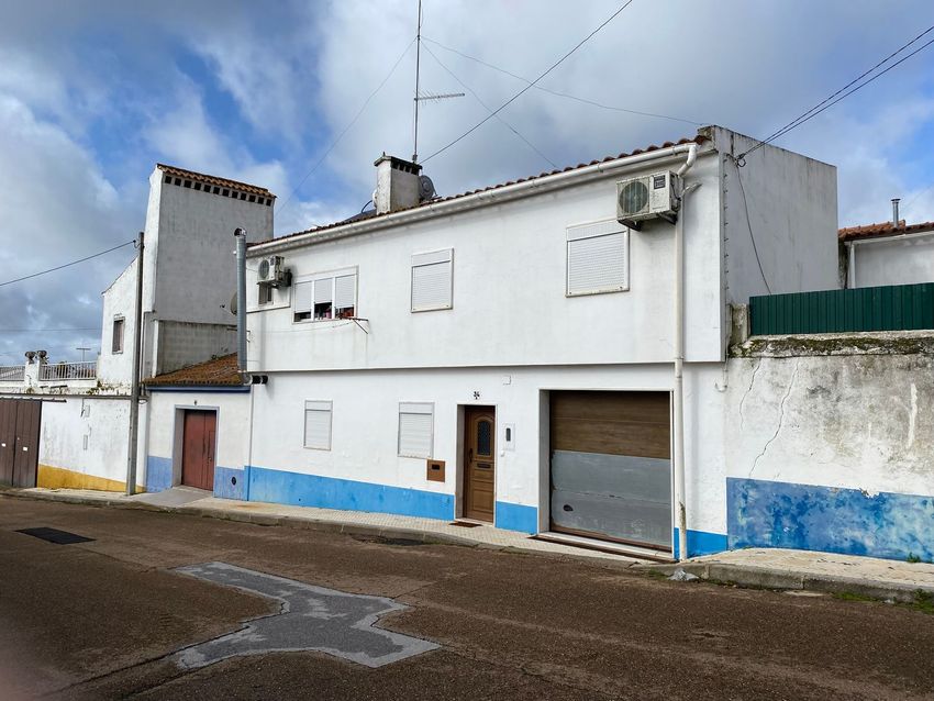 小楼房或独栋别墅出售在Rua da Estrada Velha, 34 n