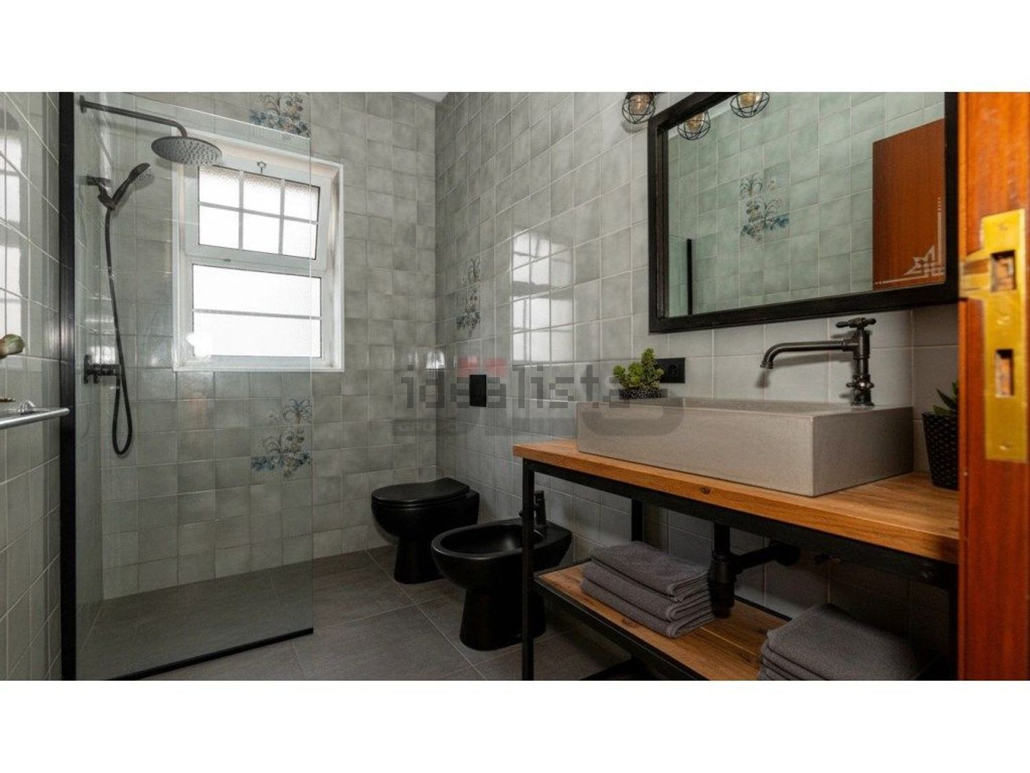 小楼房或独栋别墅出售在Rua Doutor Victorino Nemésio - 卫生间