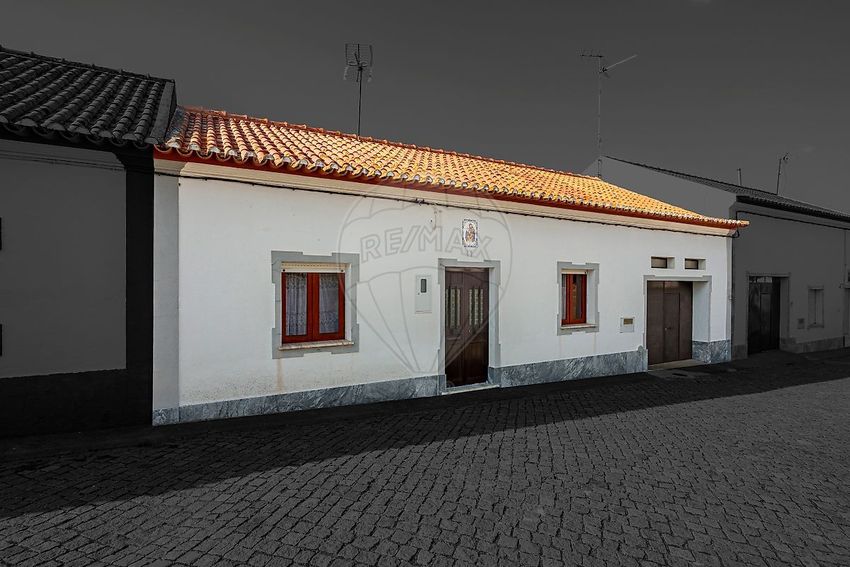 小楼房或独栋别墅出售在Rua da Alegria, 13