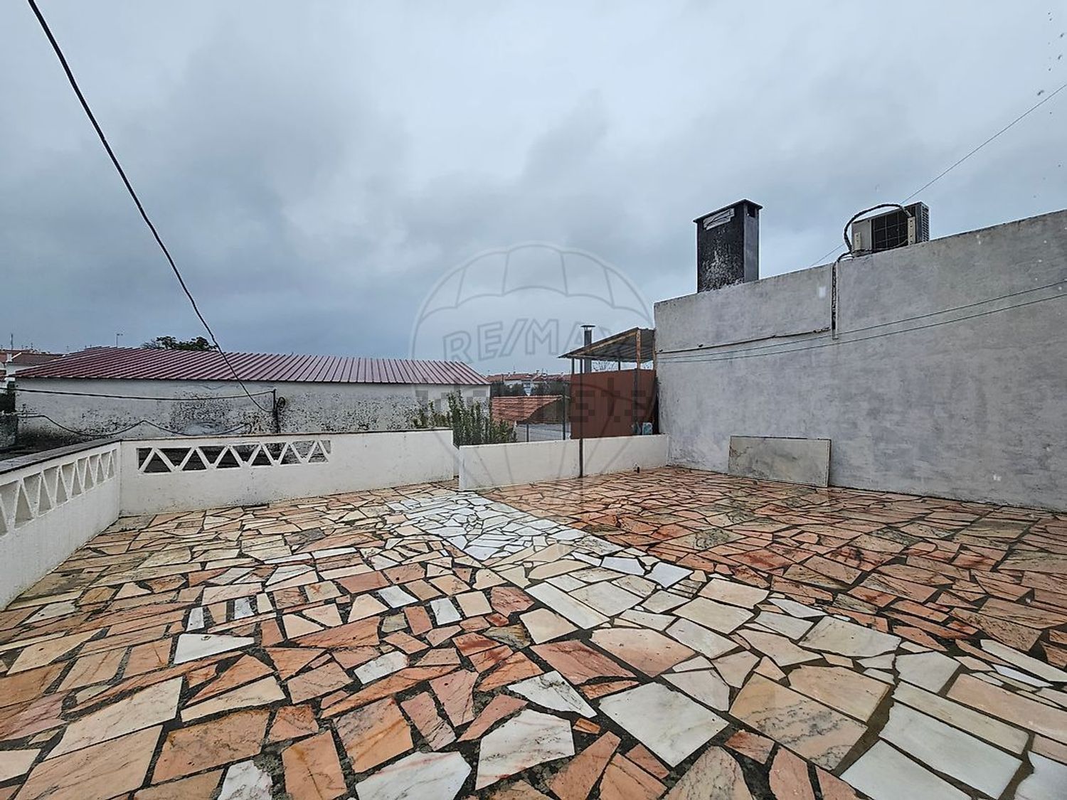 小楼房或独栋别墅出售在Avenida Dom Dinis de Melo e Castro - 外立面