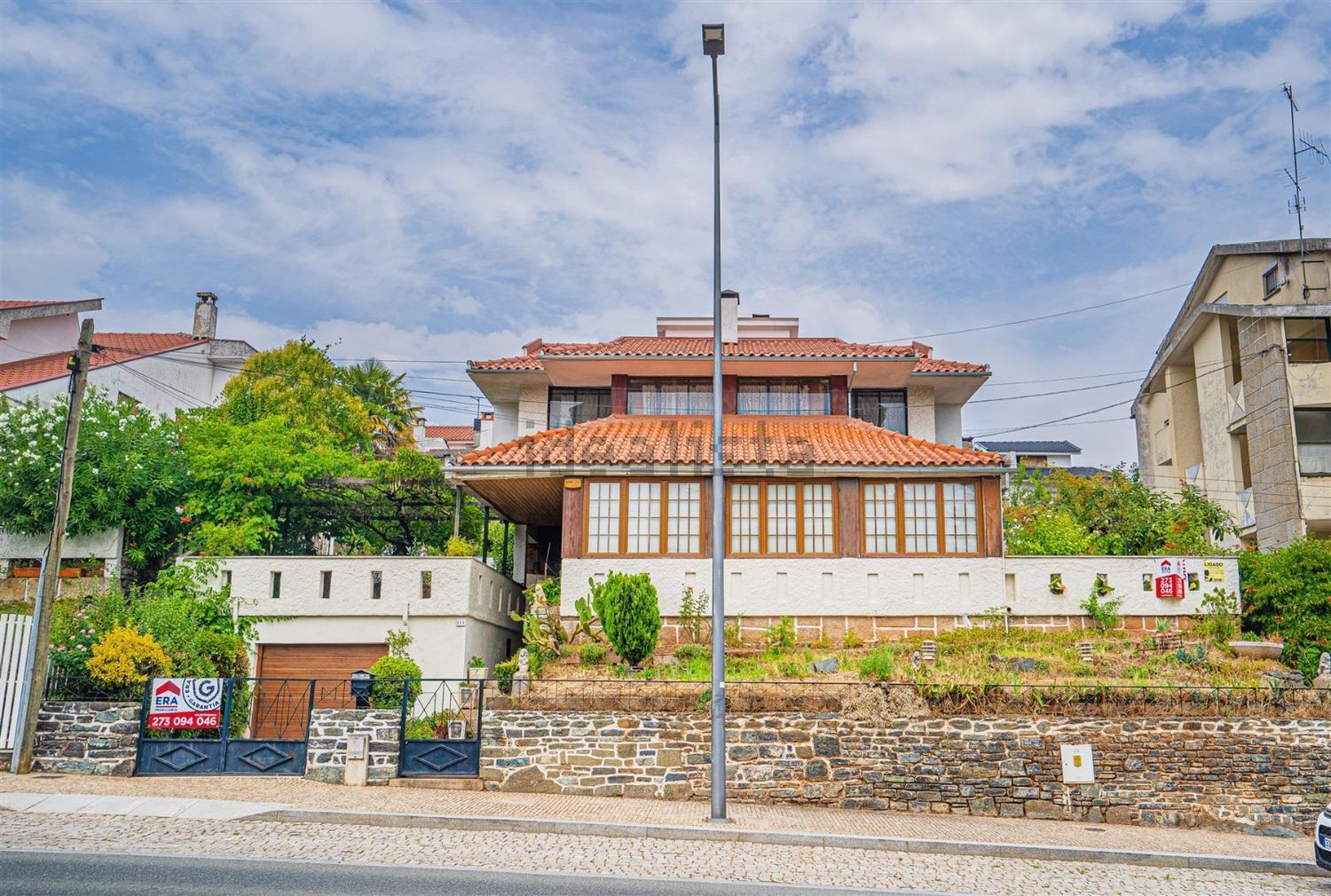 小楼房或独栋别墅出售在Sé - Santa Maria - Meixedo - 外立面