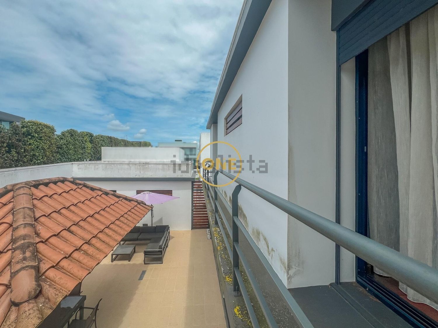小楼房或独栋别墅出售在Ponta Delgada (Santa Clara) - 阳台
