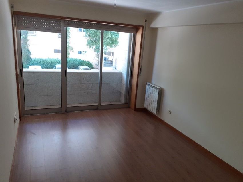 出租公寓 t1在Rua Doutor Alberto de Sousa Valente, 28