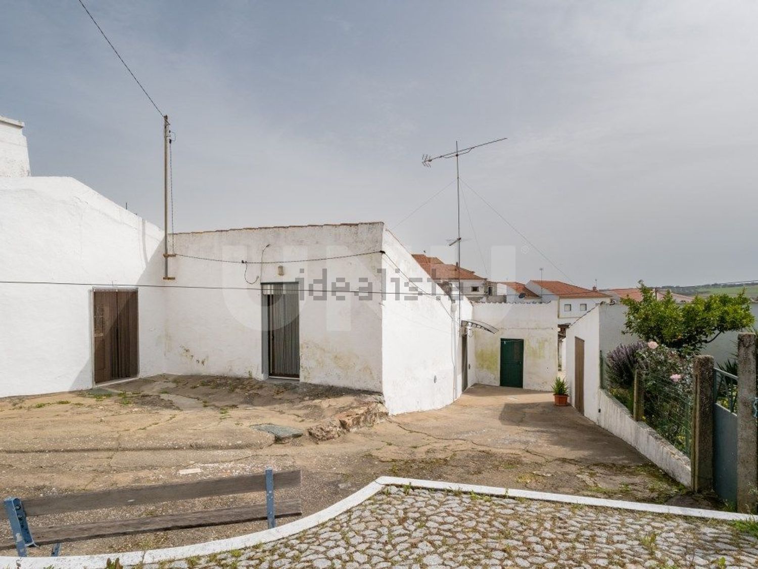 小楼房或独栋别墅出售在Travessa da R. de Évora, 8 - 外立面