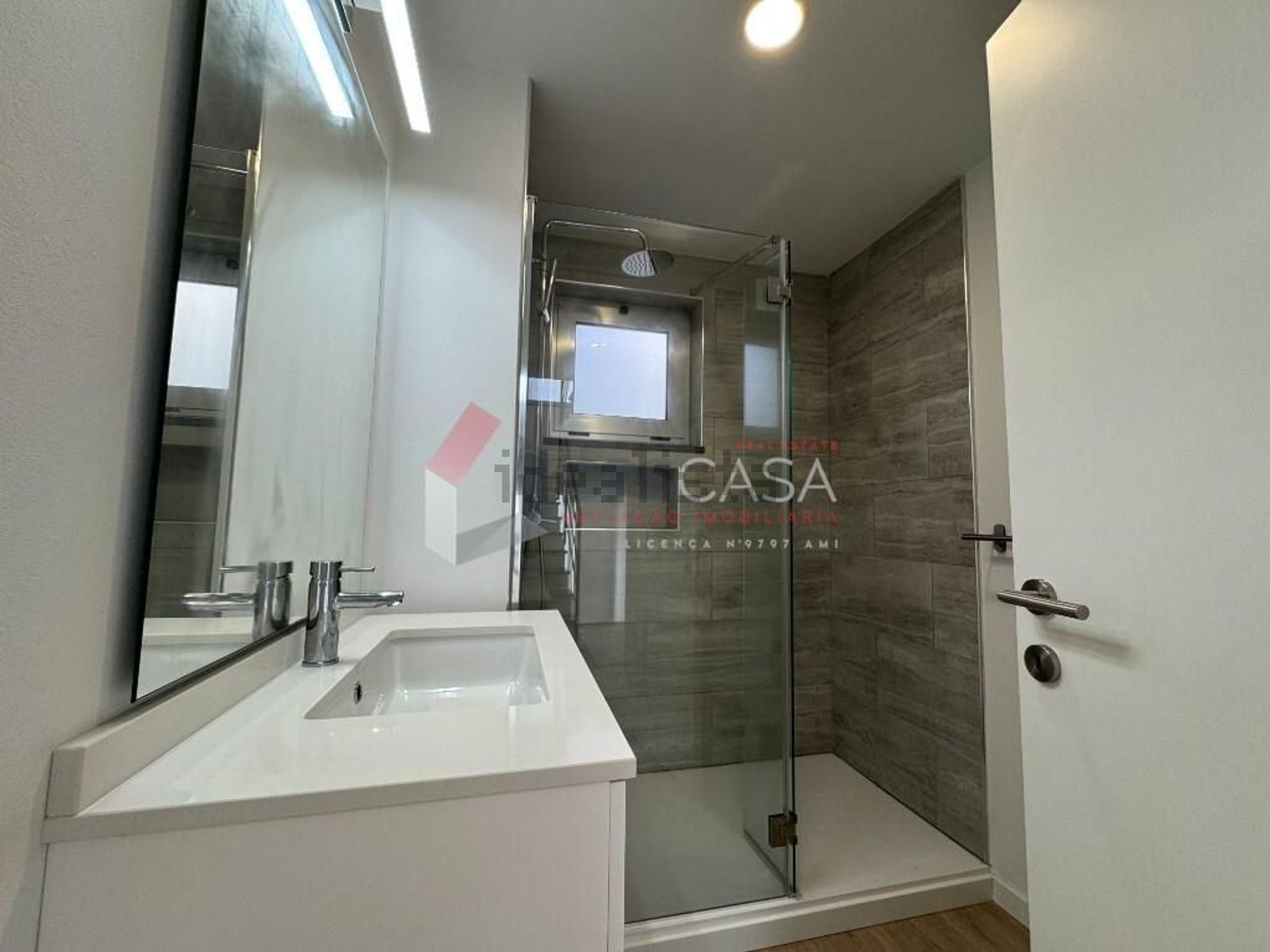 双拼别墅出售在Praia da Vitória (Santa Cruz) - 卫生间