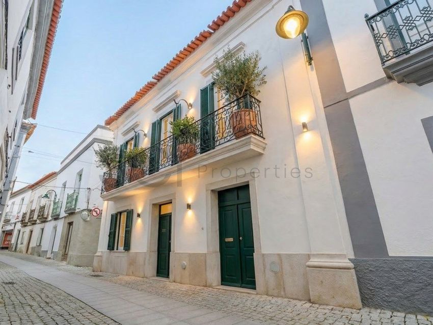 小楼房或独栋别墅出售在Rua das Portas de Beja