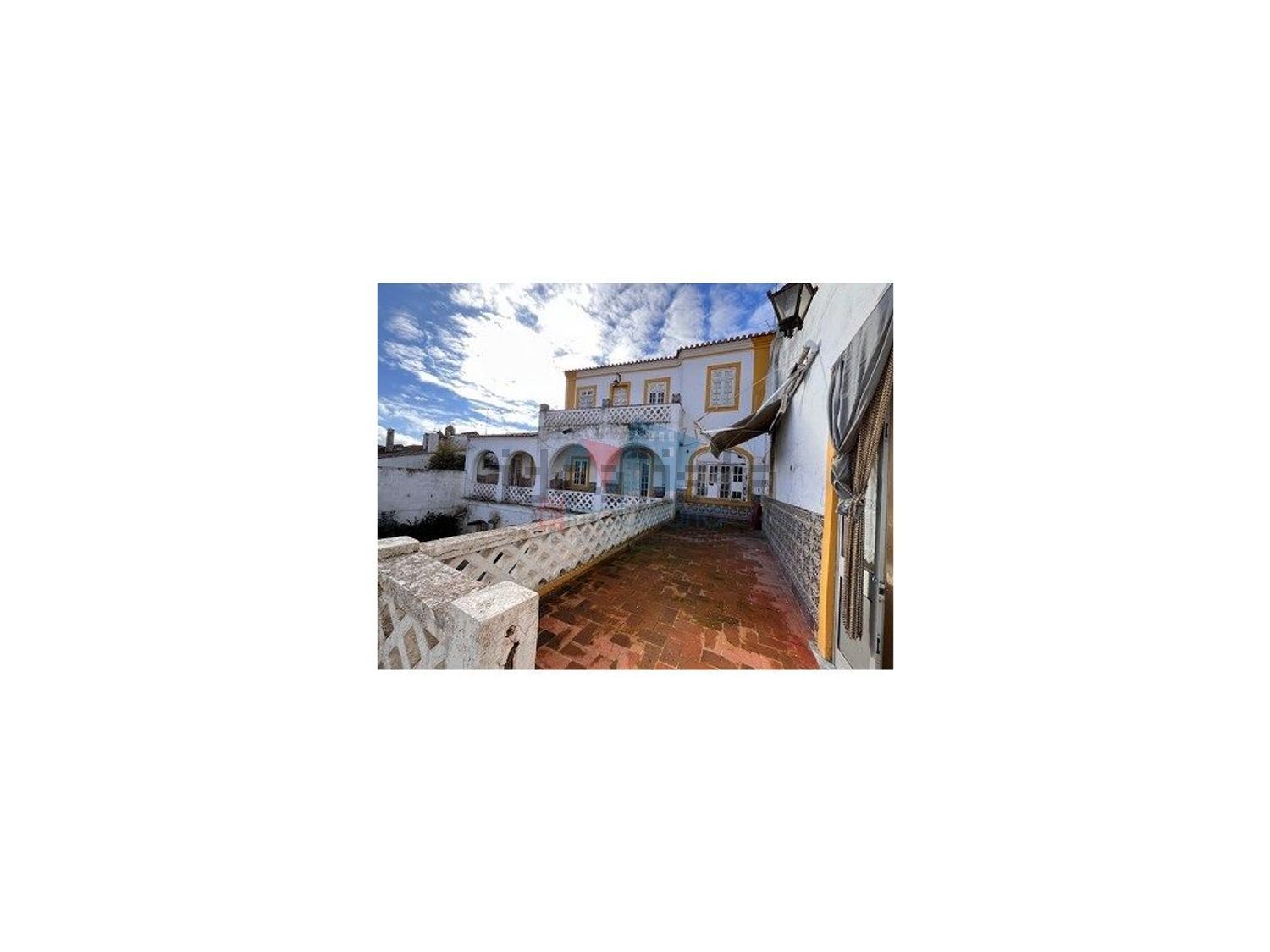 小楼房或独栋别墅出售在Salvador e Santa Maria da Feira - 外立面